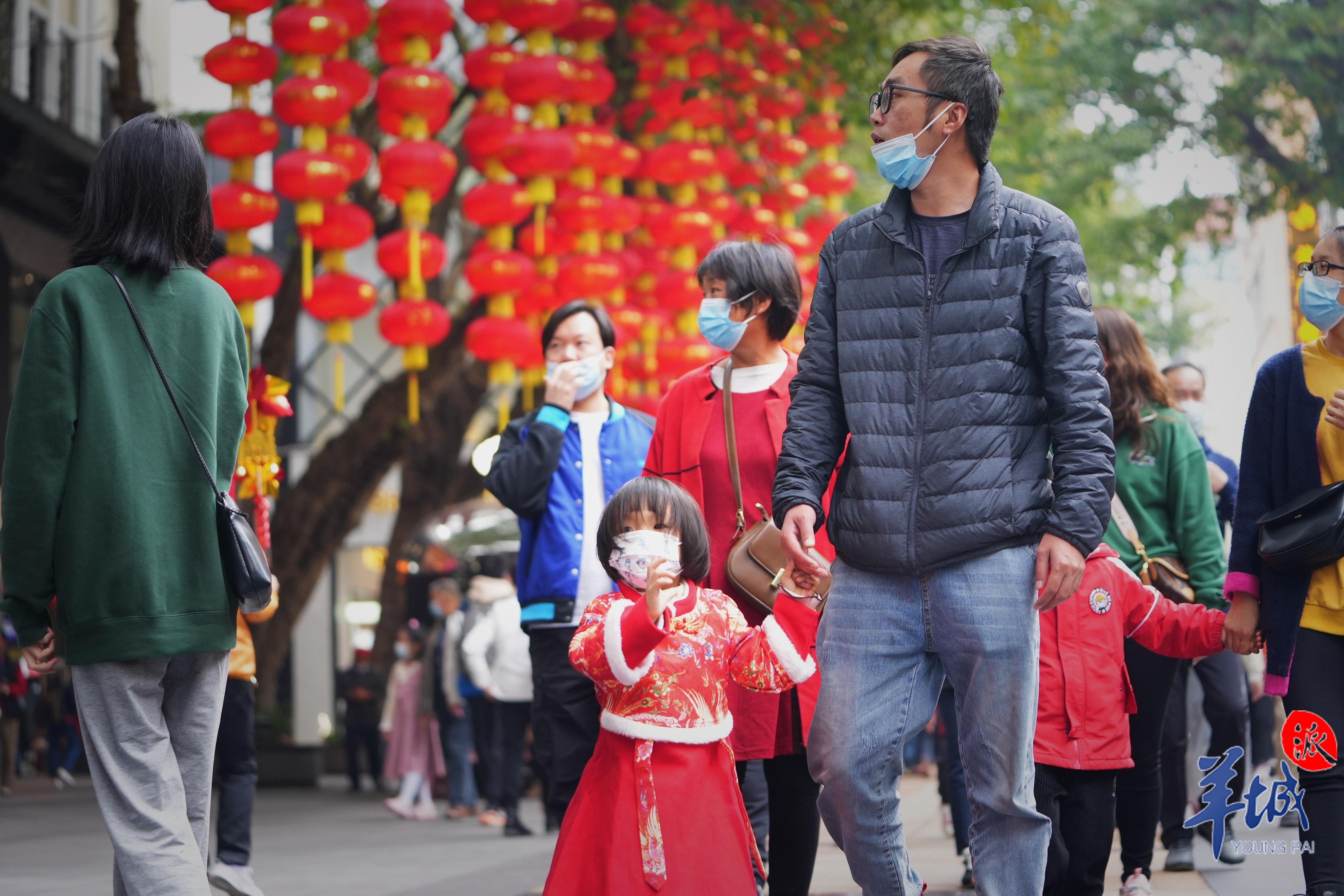 大年初一，北京路商圈人潮涌涌。羊城晚报全媒体记者 周巍 刘颖颖 摄