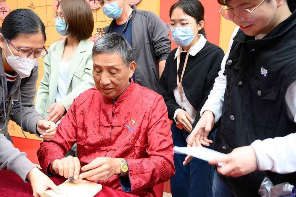 柳大华上演盲棋绝技,赢得满堂喝彩