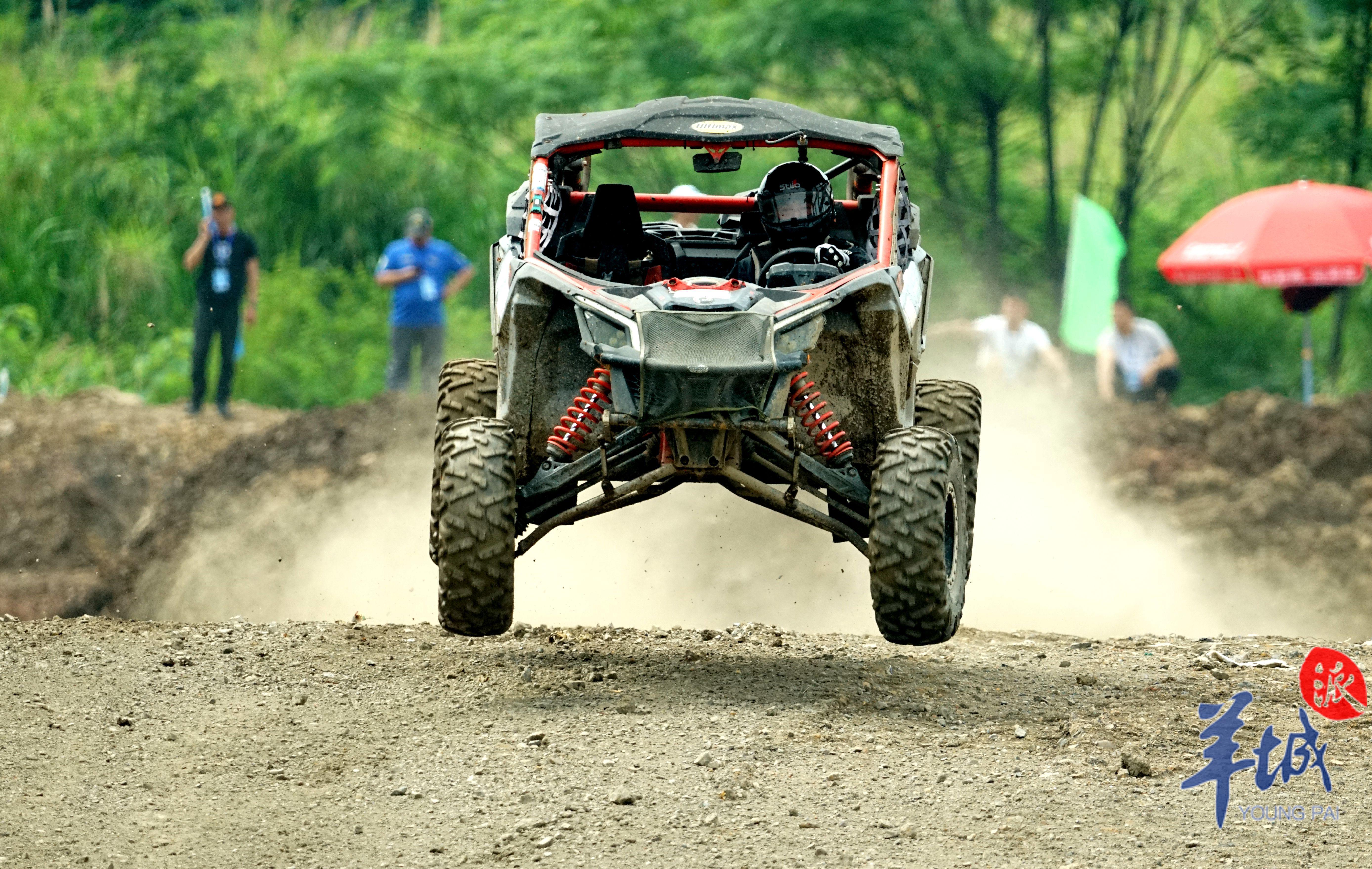 韶关首届汽车场地越野赛精彩纷呈