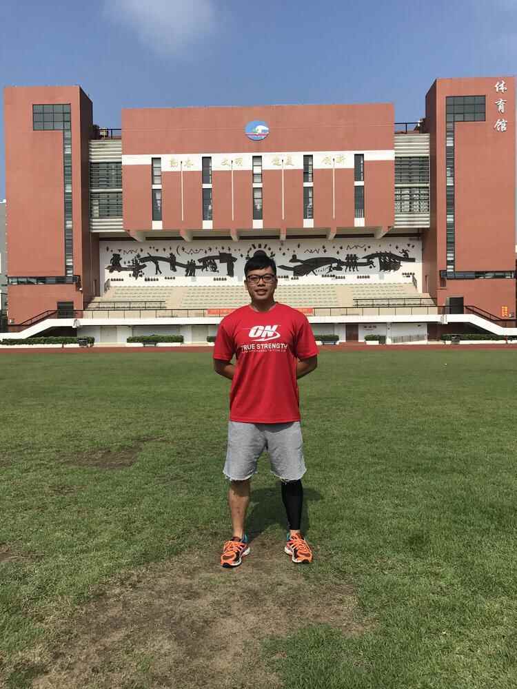 铁一武术队教练吴思豪陈俊华认为,平时的训练确实很辛苦,但是教练总是