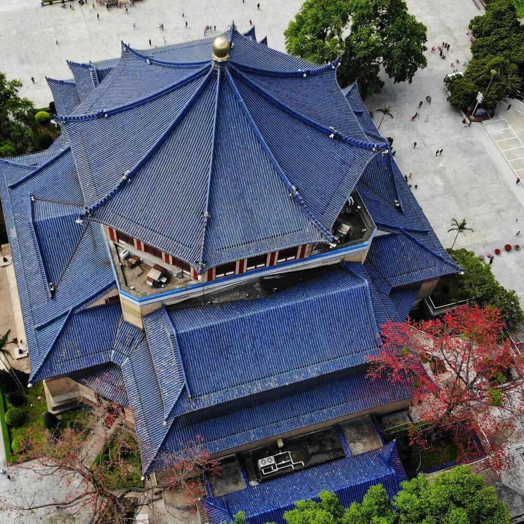 中山纪念堂主体建筑是一座八角型古宫殿式建筑物