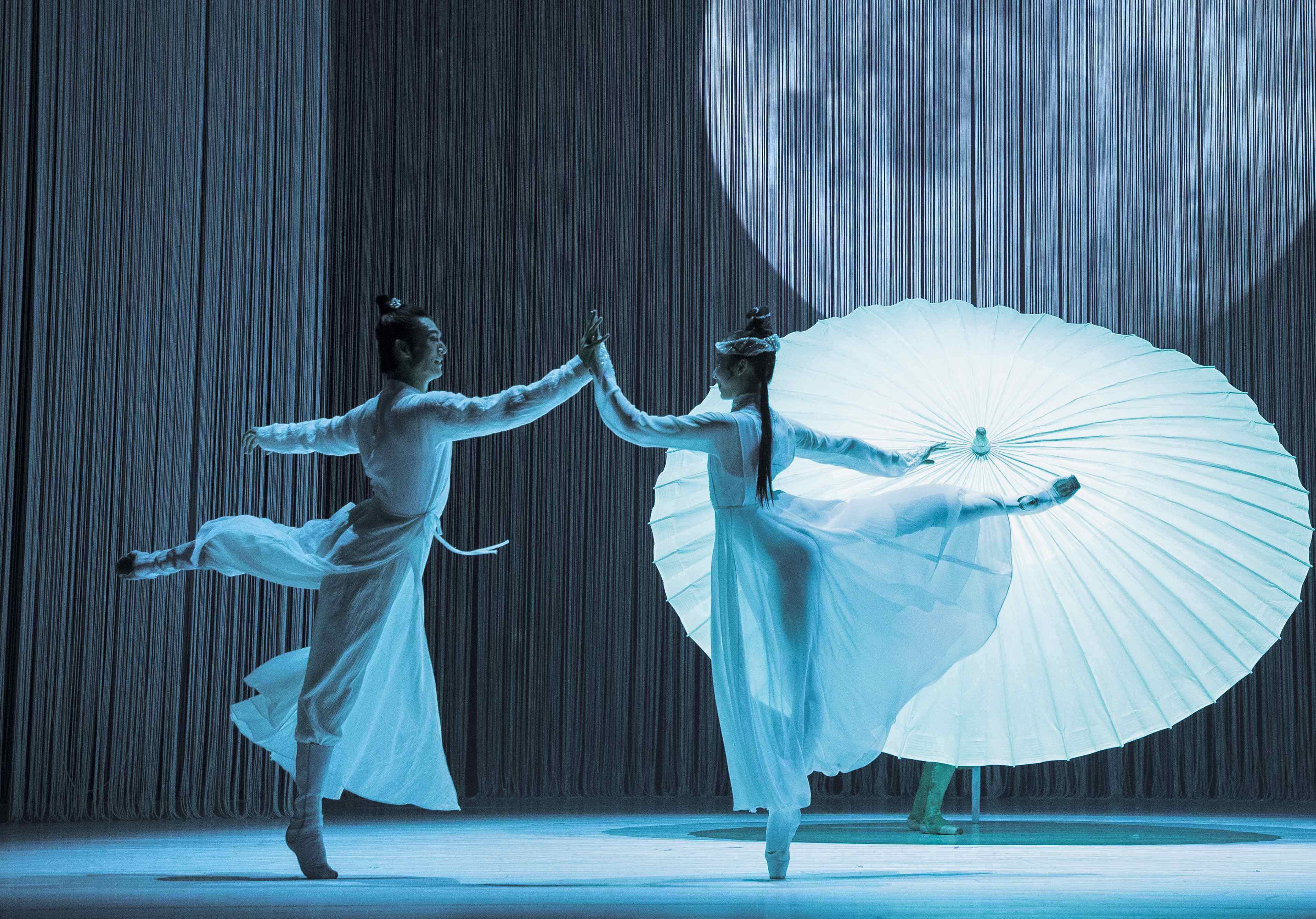 【视频】用足尖艺术写"中国式情书":芭蕾舞剧《白蛇传》在穗演