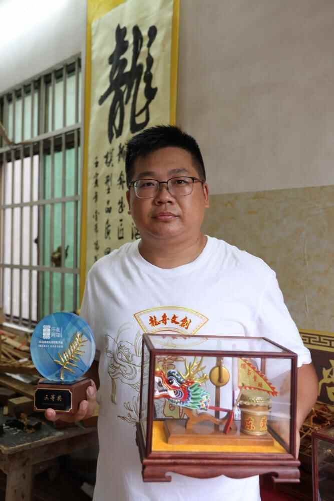 陈楚明制作的龙舟模型