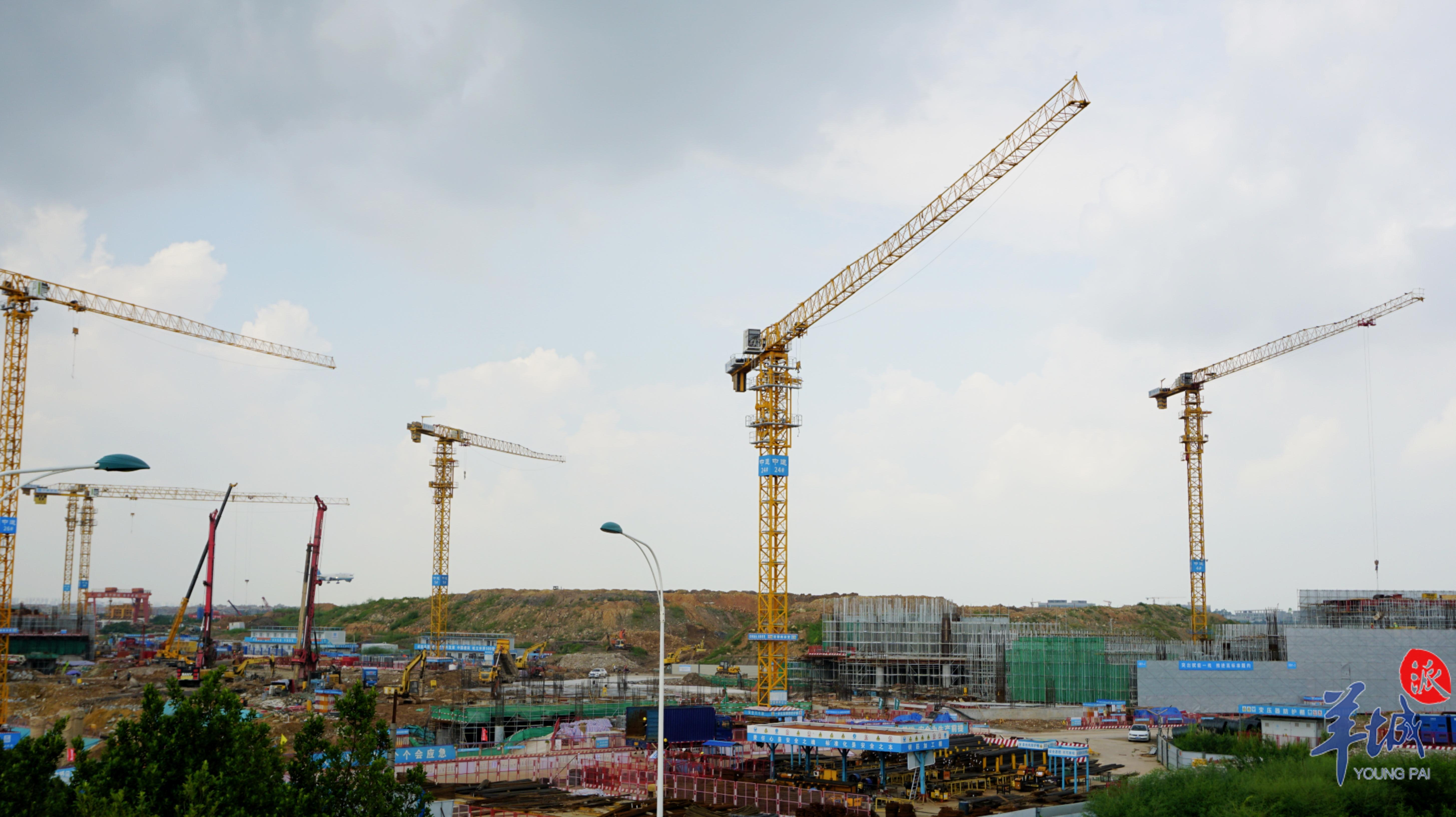 白云机场三期扩建工程T3航站楼建设现场 严艺文、实习生裴承艳 摄