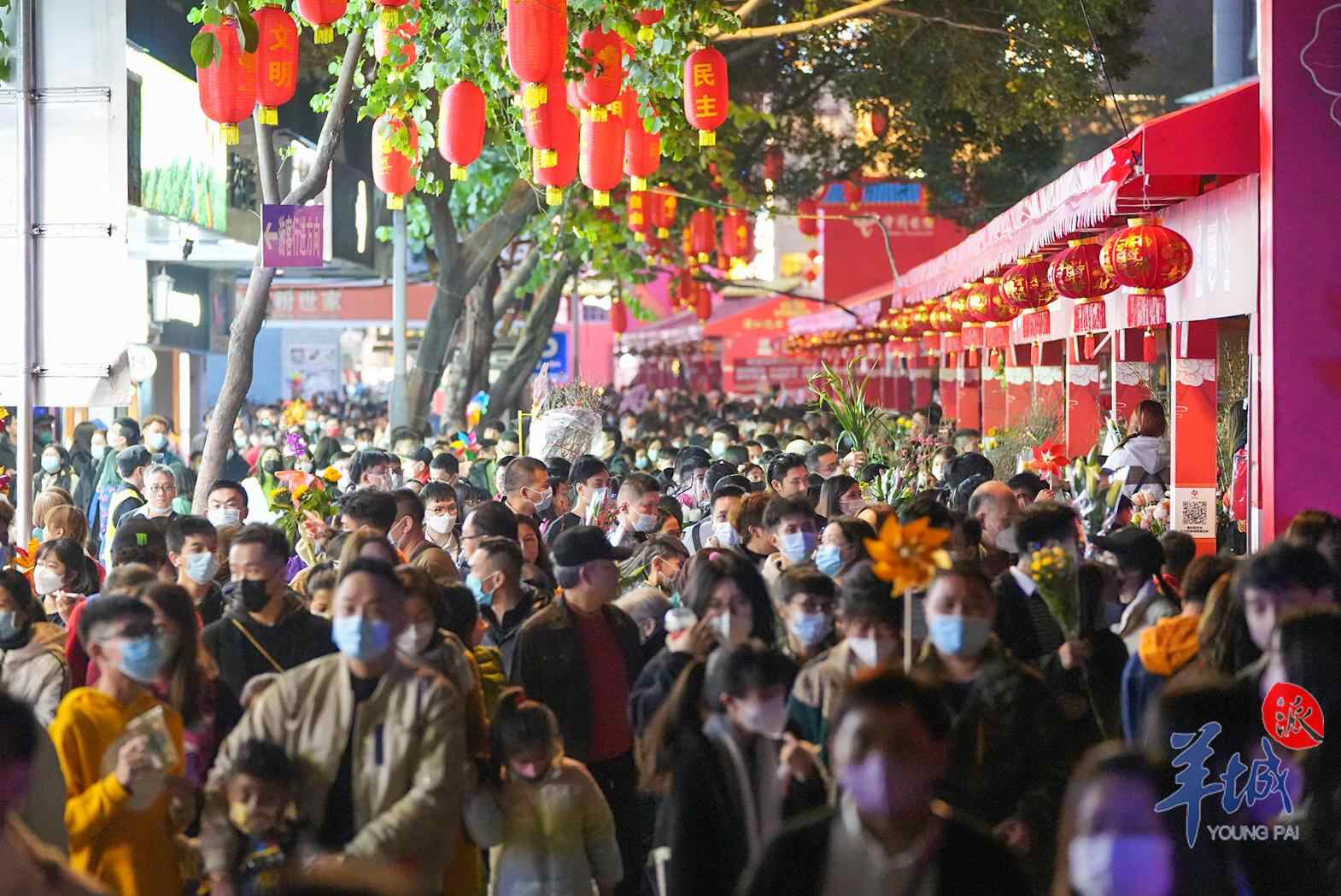 2023年越秀西湖花市人流如织。羊城晚报记者 蔡嘉鸿 摄