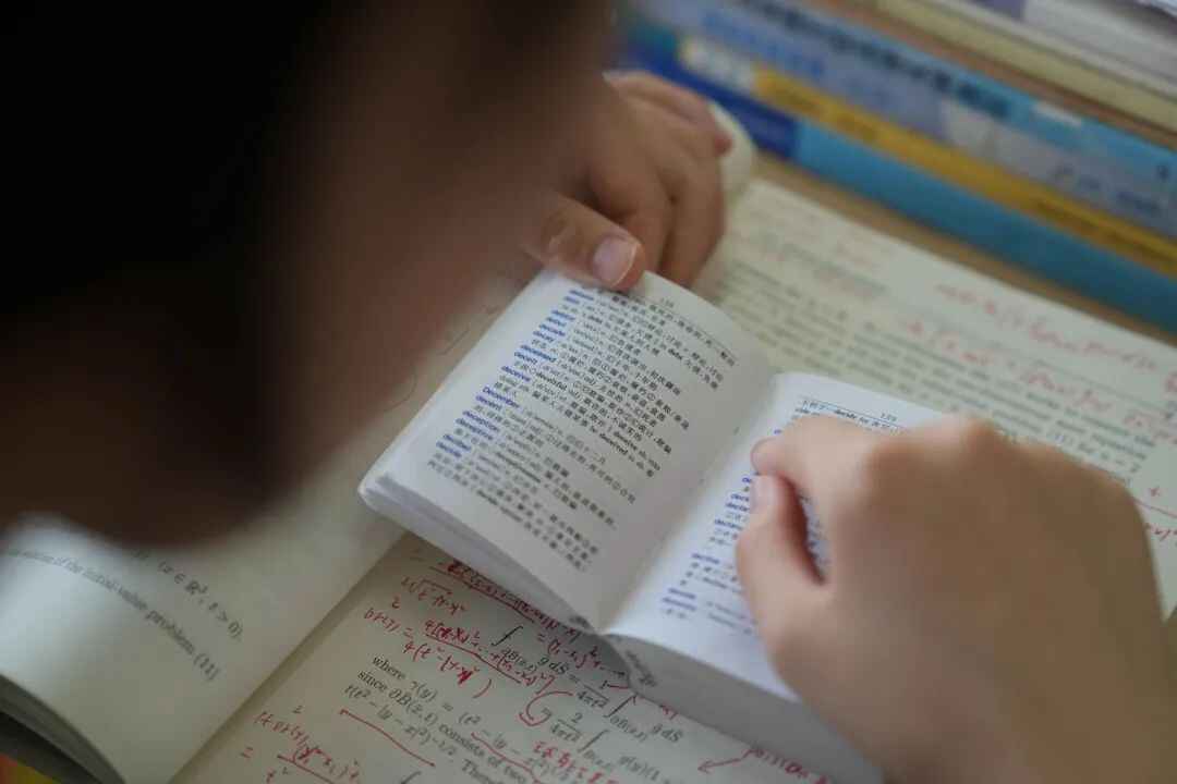 姜萍或因专业问题无缘浙大，多所高校喊话