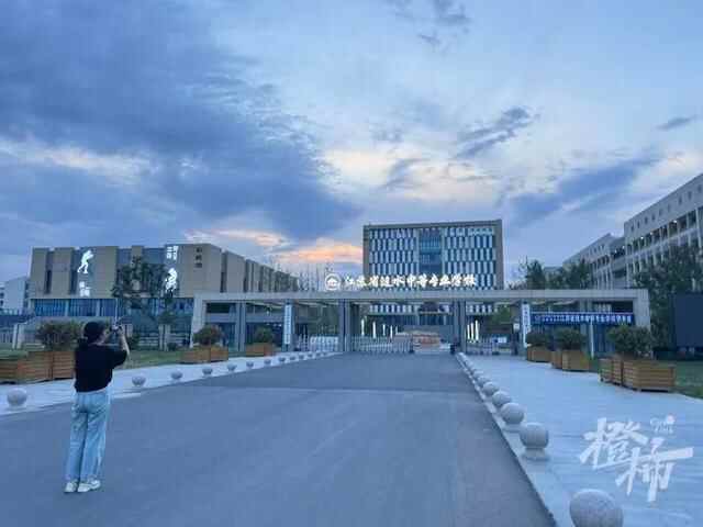 姜萍或因专业问题无缘浙大，多所高校喊话