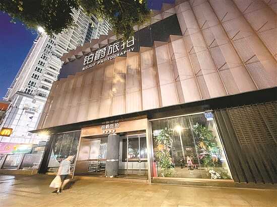 胯下取景？隐形消费、诱导消费……婚照在冏途：铂爵旅拍被指“坑”多多