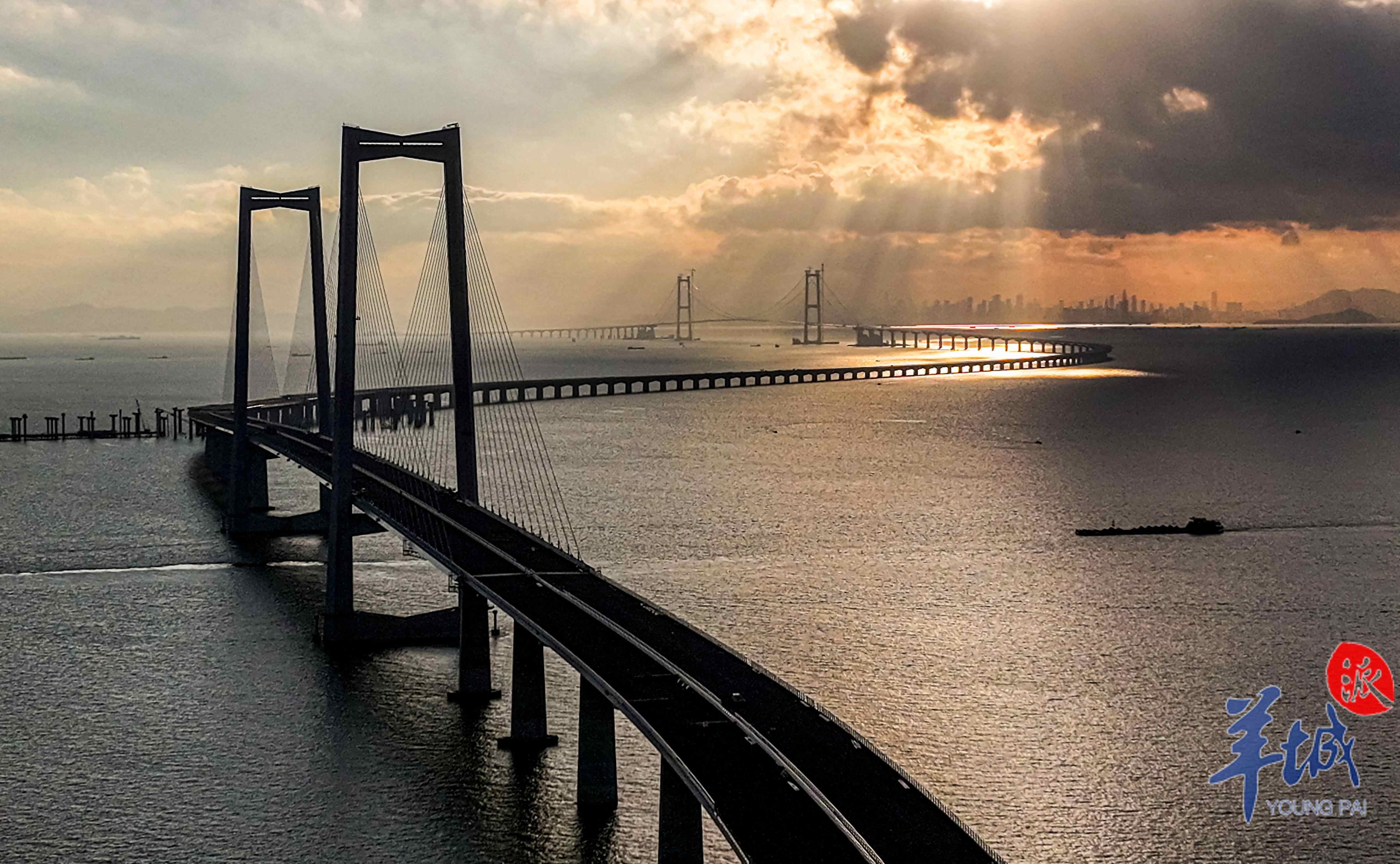 人类建筑与大自然美景相得益彰 谭成伟拍摄于2023年9月