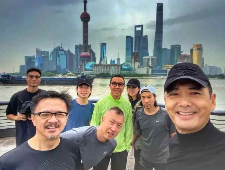 网友偶遇69岁周润发在北京朝阳公园跑步:每年荷花开的时候都会来