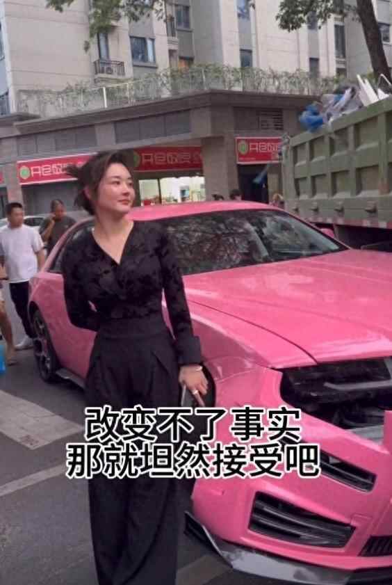 被撞劳斯莱斯女车主称不要货车司机赔偿,货车司机最新回应