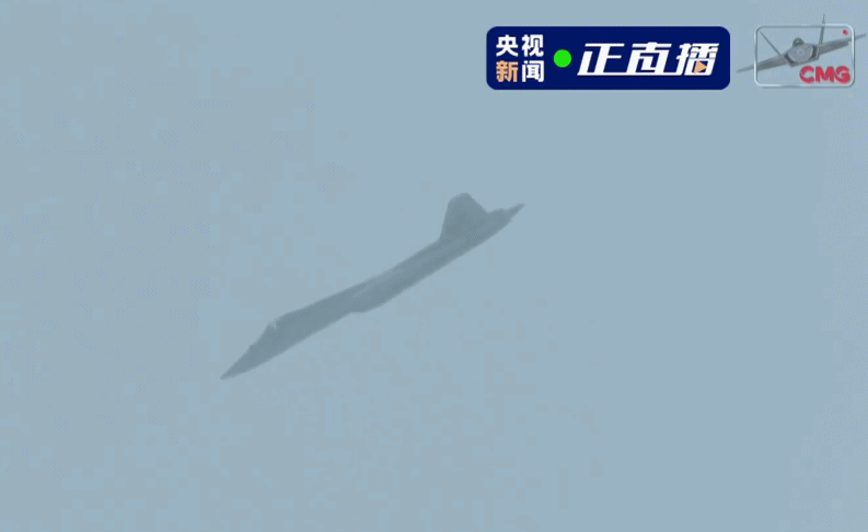 11月12日，俄罗斯隐形战机苏-57首次亮相中国航展，上演一连串高难度动作。图/央视新闻