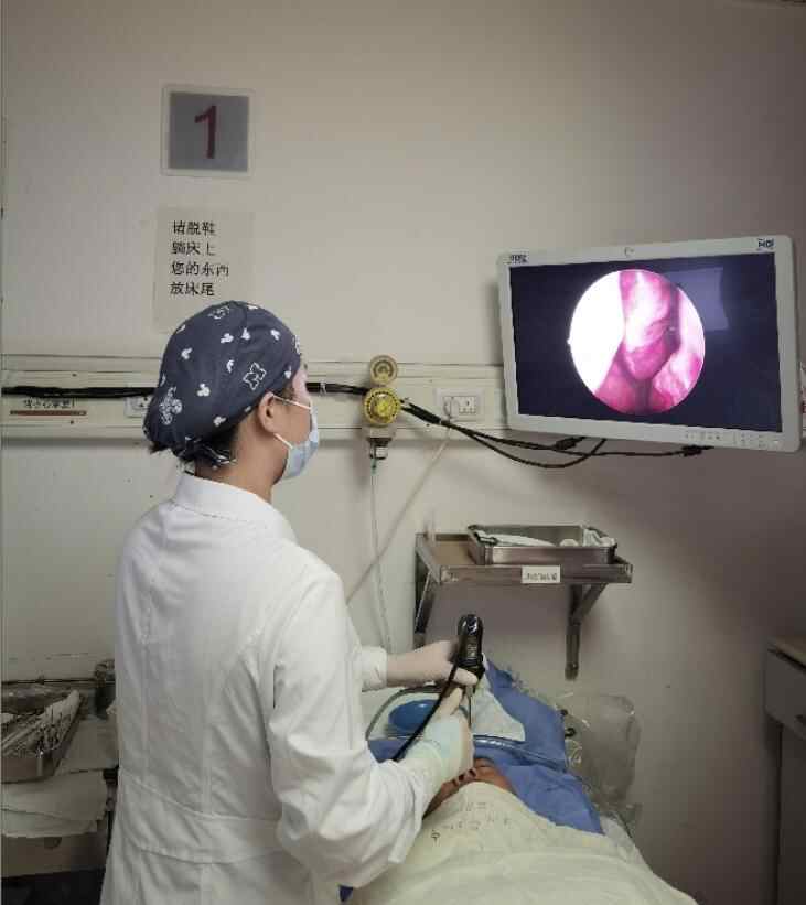鼻内镜检查40%慢性咳嗽由鼻后滴漏综合征引起吴旋教授介绍，鼻后滴漏综合