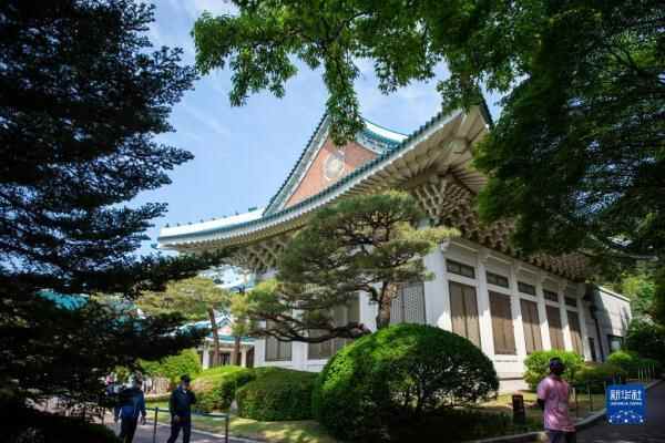2022年5月10日，韩国历任总统的办公地点青瓦台正式向公众开放。